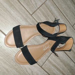 Black flats sandles
